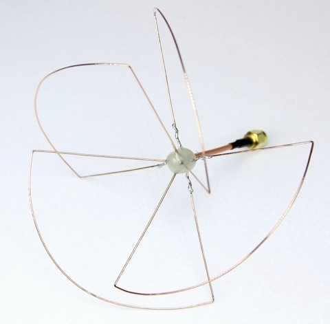 The Skew-Planar Wheel FPV Antenna