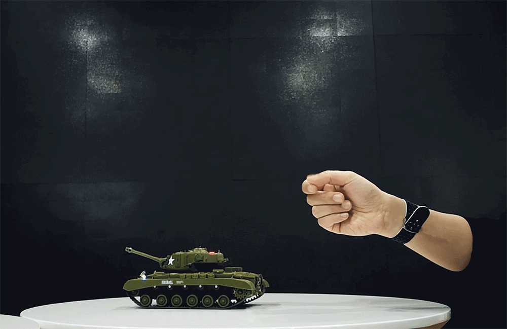 Gesture Sensing Reaction Control RC Tank