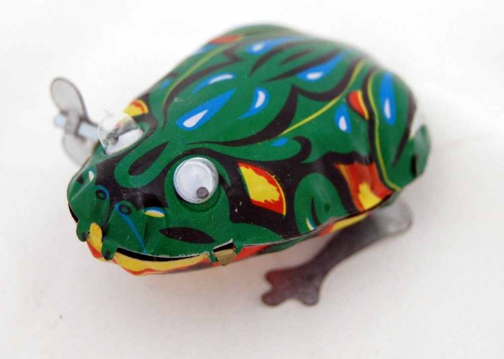 Funny Wind Up Moving Eyes Jumping Frog Toy Clockwork Spring Tin Toy